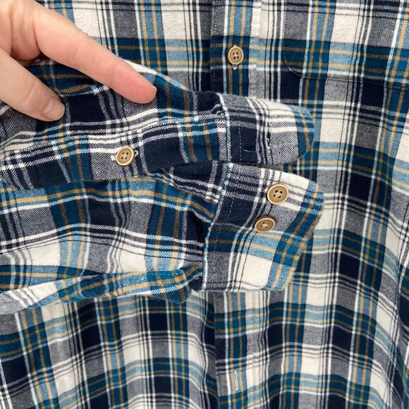 Cabela's Flannel Shirt Men's Size XL Black Blue Plaid Cotton Button Down - Picture 4 of 11